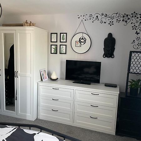 Cosy Home From Home With Private Bathroom - Free Parking Cardiff Bagian luar foto